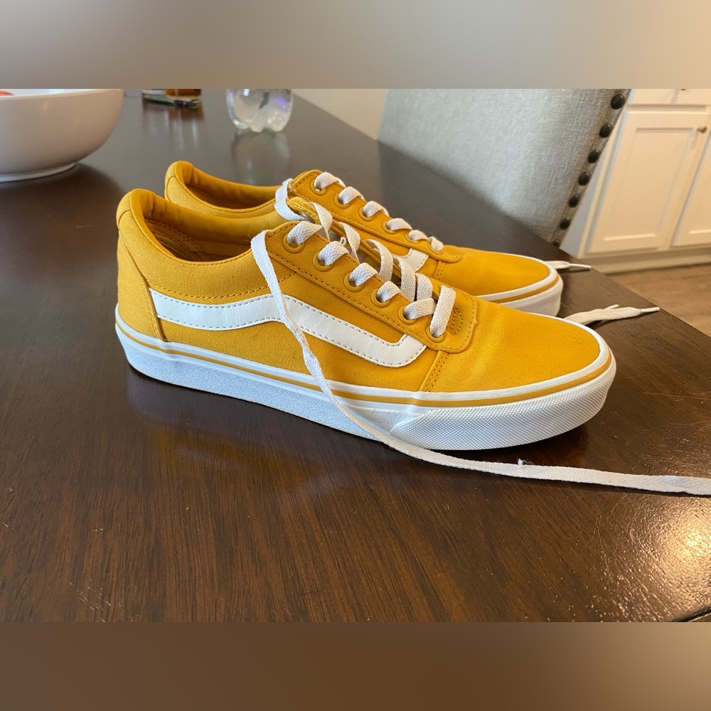 Old skool yellow low top vans!